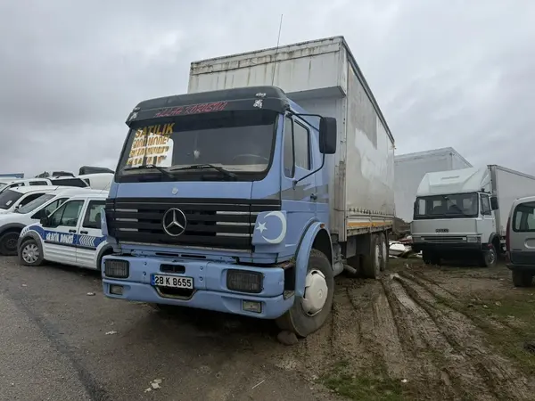 2000 MODEL MERCEDES-BENZ 2521 6x2/48