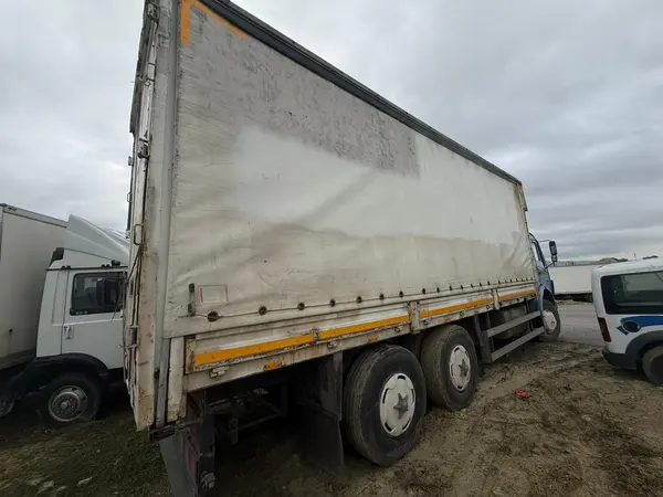 2000 MODEL MERCEDES-BENZ 2521 6x2/48