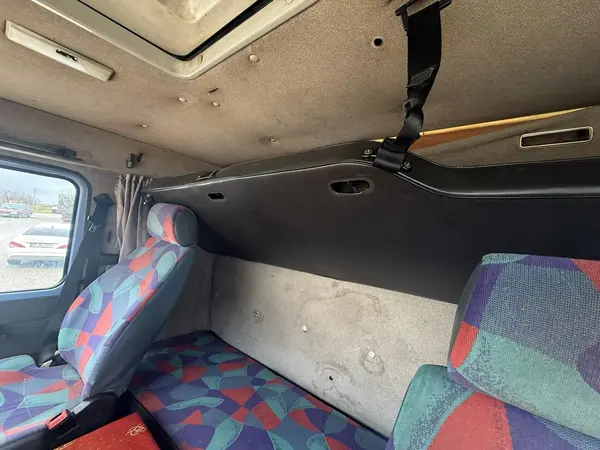 2000 MODEL MERCEDES-BENZ 2521 6x2/48